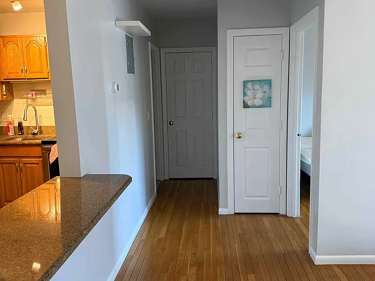5 Linda Ln #1 — Photo 4