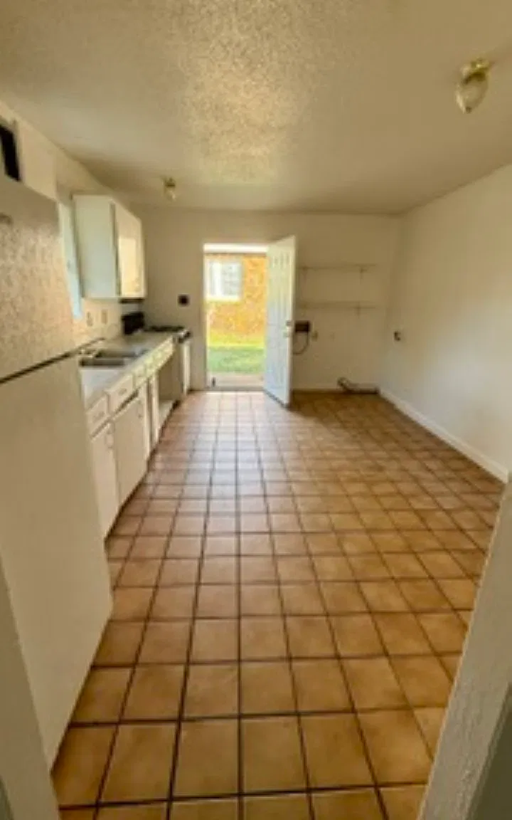 3 bed, 1150 sqft, $1,000 — Photo 4