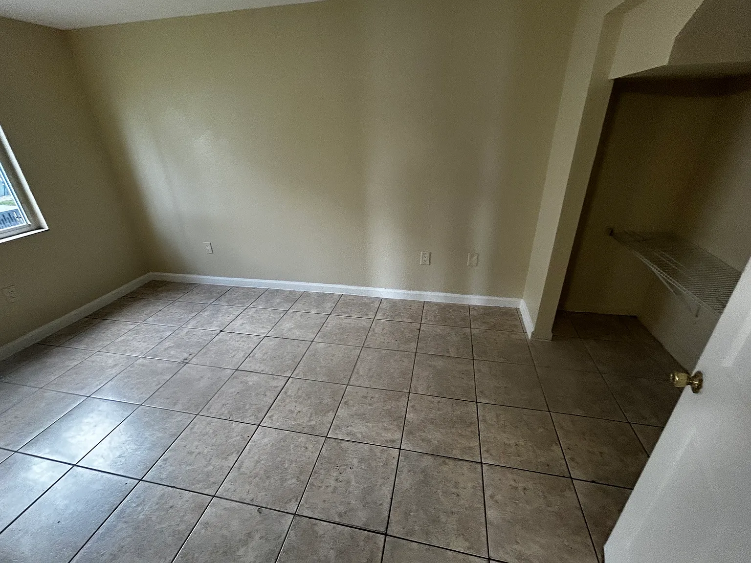4 bed, 1200 sqft, $2,800 — Photo 4