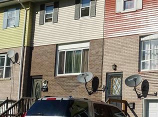 221 Old Forge Dr, Bath, PA 18014