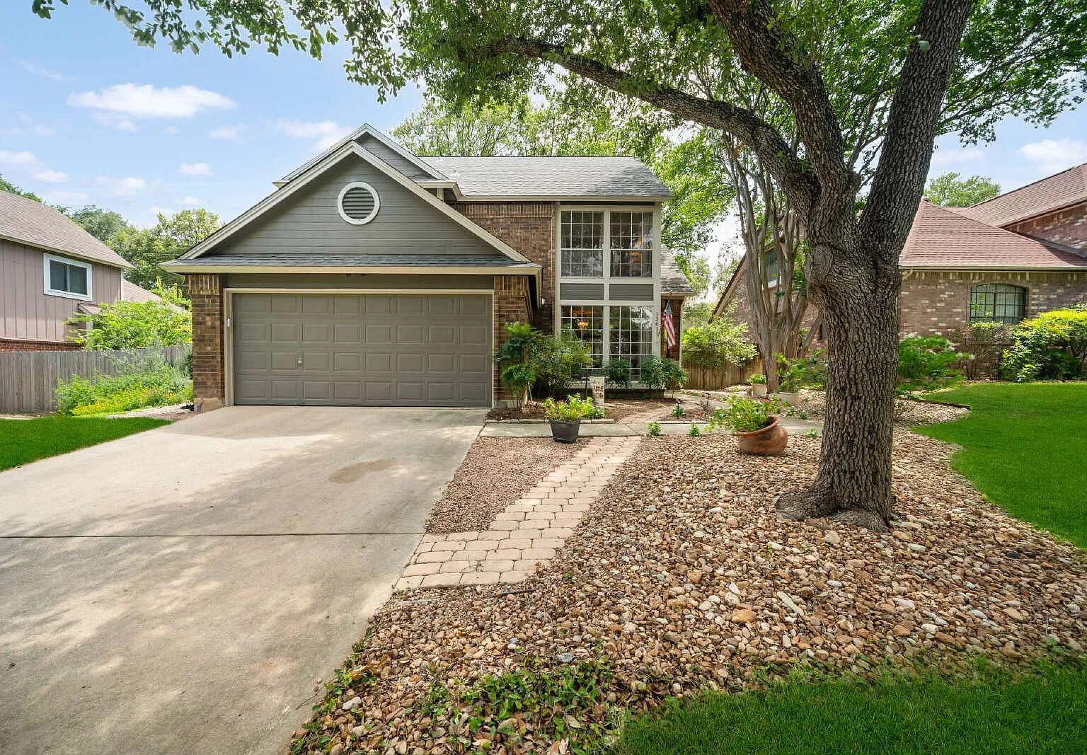 4 bed, 2.5 bath, 2522 sqft, $2,695 — Photo 1