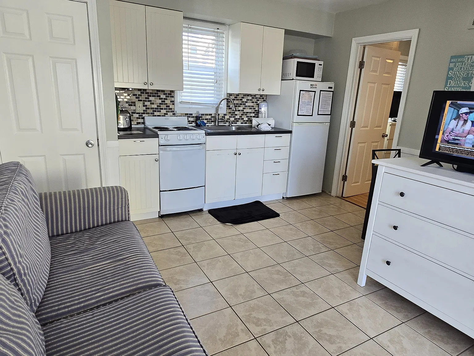 12 G St — Photo 4