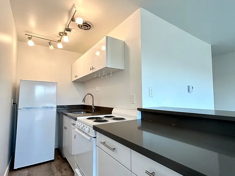 Village Vista Apartments — Photo 82