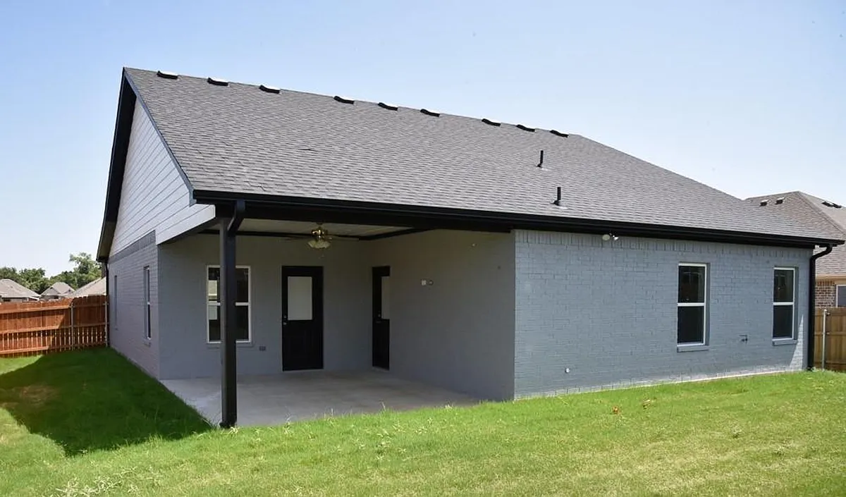Building Photo - 912 Avagail Ave