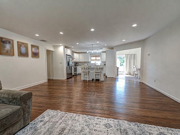 3rd image of 7 Edscho Lane