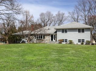 11 Grayrock Park Rd, Mount Kisco, NY 10549