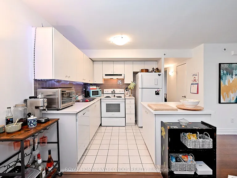 415 Jarvis St #125 — Photo 24