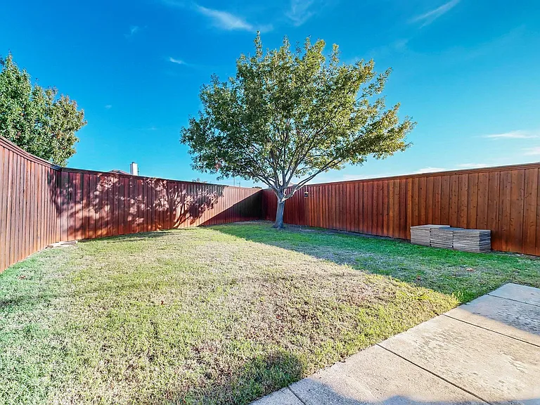 811 Oakway Ct — Photo 35