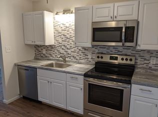25D Pine Ln, Albany, NY 12203