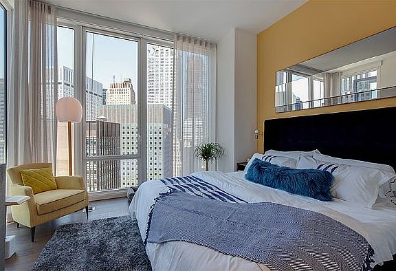 5th image of 222 E 44th St APT 37L