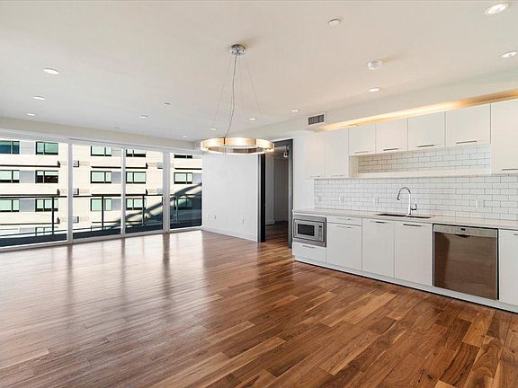 4th image of 4422 N 75th St Unit 4004