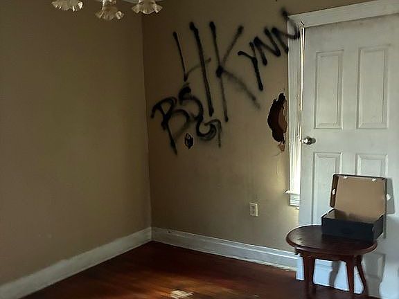 3rd image of 125 Barbara Ave