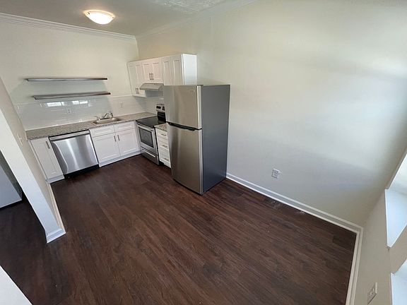4th image of 386 Parkway Dr NE #306