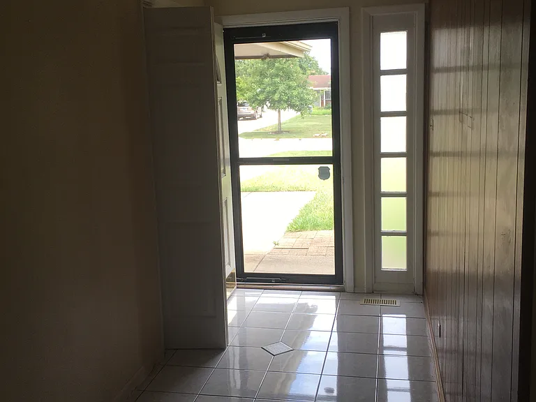 2S058 Churchill Ln — Photo 6