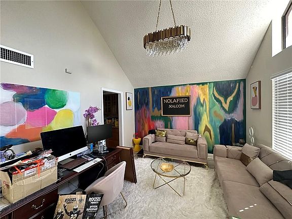 3rd image of 297 Sugarpine Dr