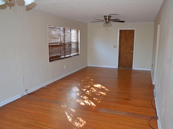 4th image of 2570 Longwood Ct