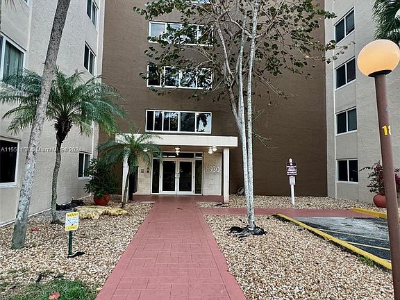 4th image of 6930 Miami Gardens Dr APT 1-203