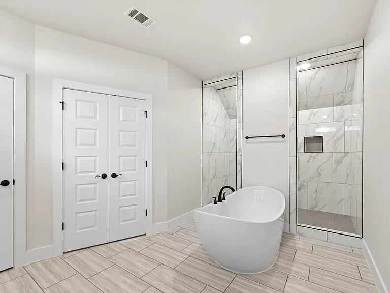 1110 Montieri Dr — Photo 3