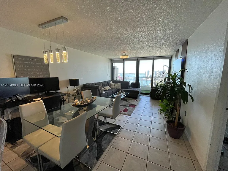555 NE 15th St #33H — Photo 4