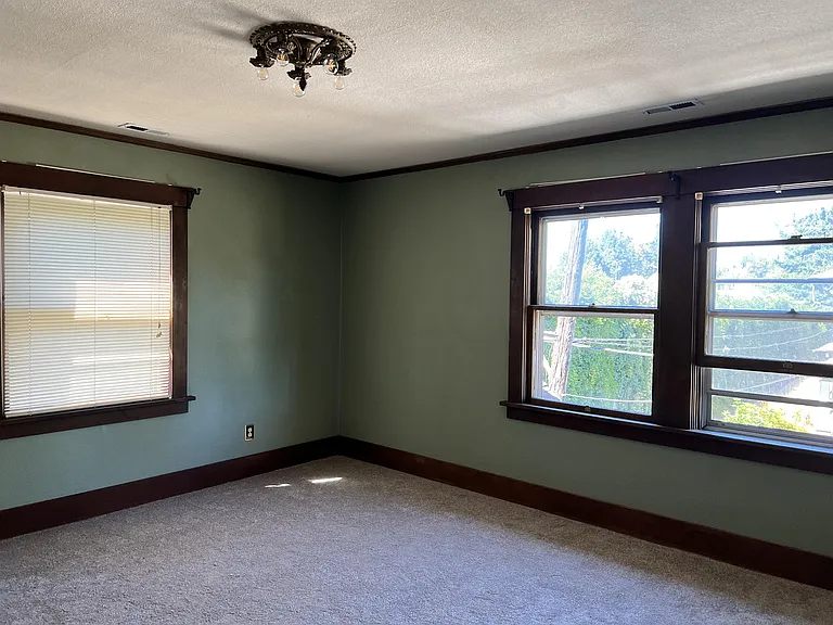 1112 N Beech St — Photo 13
