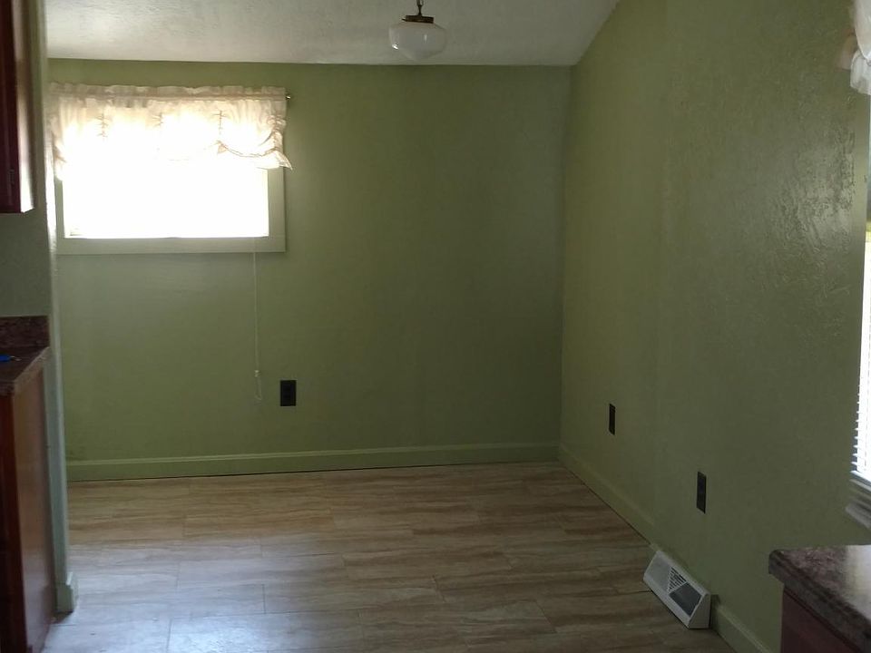 2nd image of 807 Vienna Ave