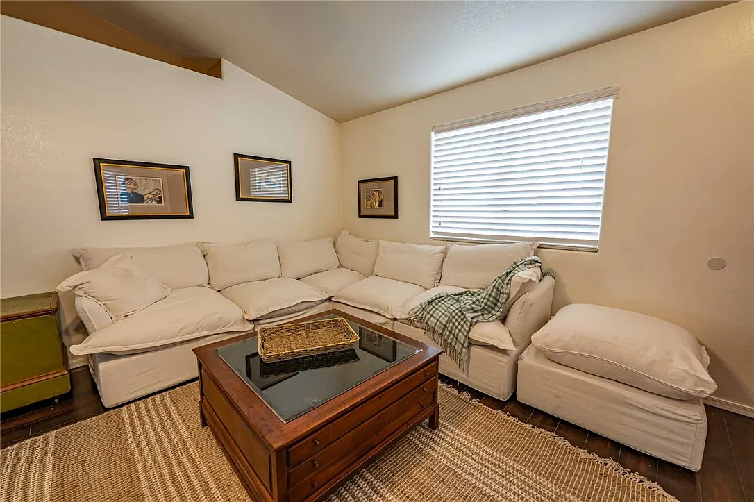 3 bed, 2.0 bath, 1493 sqft, $2,450 — Photo 3
