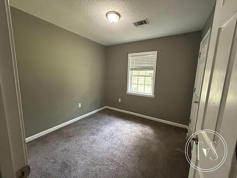 982 White Cir — Photo 8