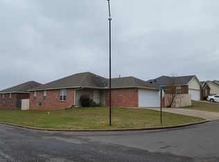 1201 Pebbles Ln, Tahlequah, OK 74464
