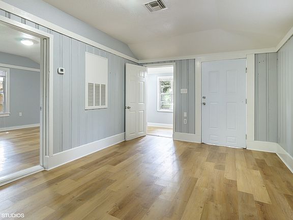 2nd image of 506 E Lakeview Ave