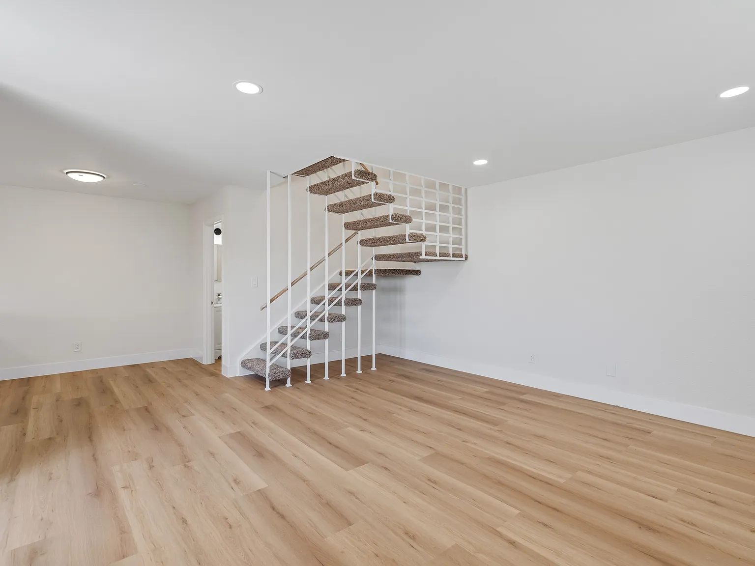 3 bed, 1212 sqft, $2,995 — Photo 2