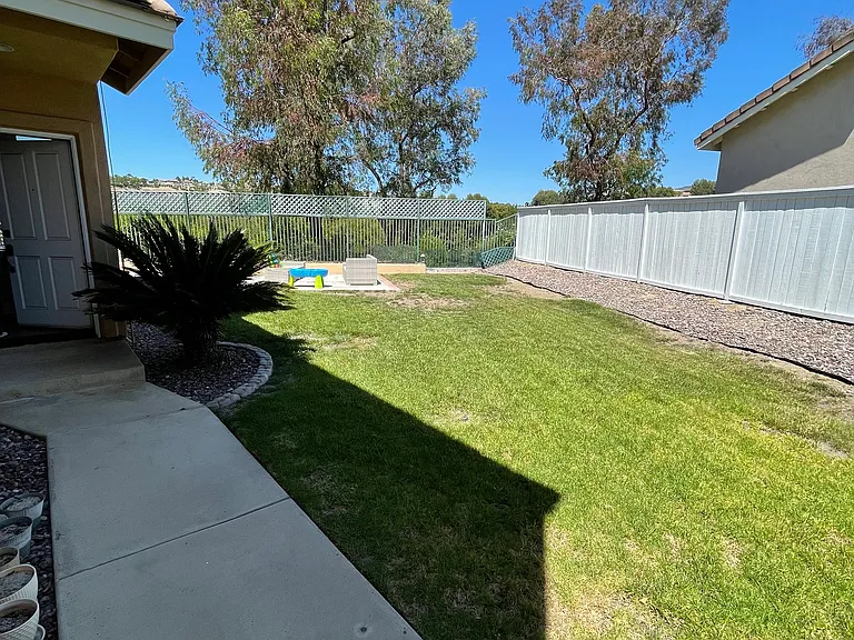 906 S Flintridge Way — Photo 2
