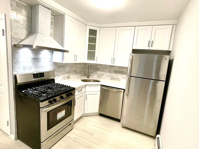 22-45 38th St #2 — Photo 4
