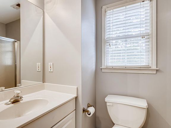 2nd image of 4001 Lindley Dr