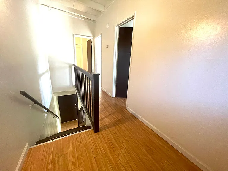 515 E 8th St — Photo 15