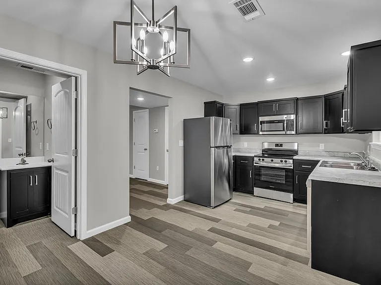 2814 Burke Ave — Photo 6