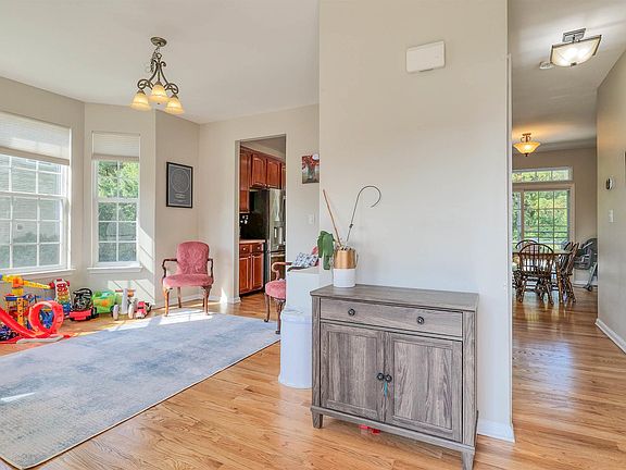 5th image of 117 Carmel Dr