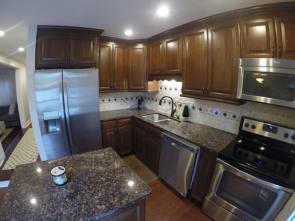 4th image of 1S298 Stratford Ln