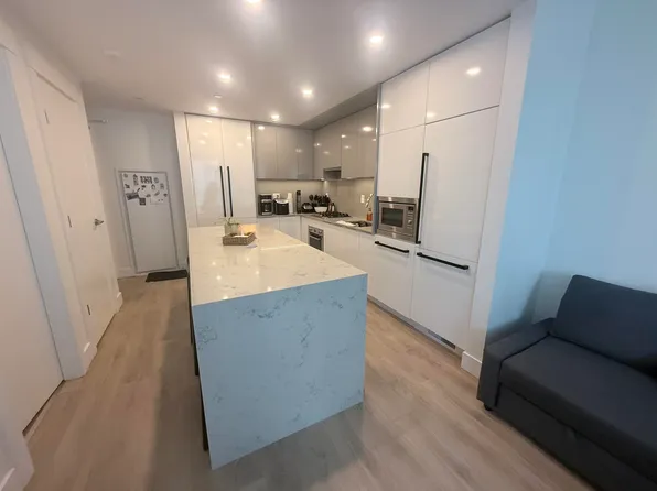 4711 Hazel St #2510, Burnaby, BC V5H 0J9