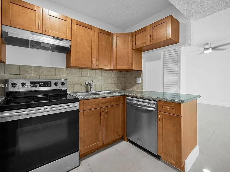 6907 SW 7th St — Photo 12