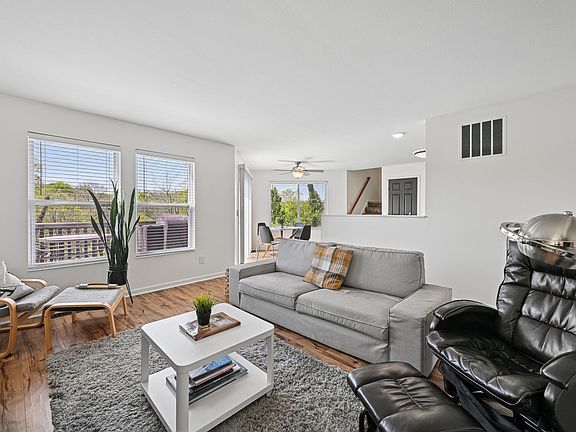 2nd image of 10133 Meadow Glen Dr