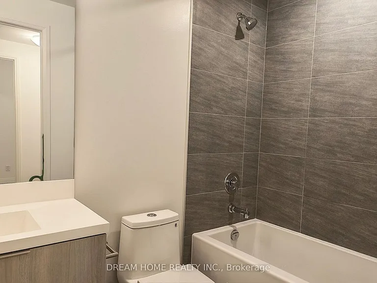 400 King St W #521 — Photo 17