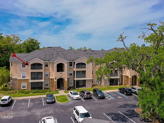 2nd image of 940 Village Trl Unit 4-301