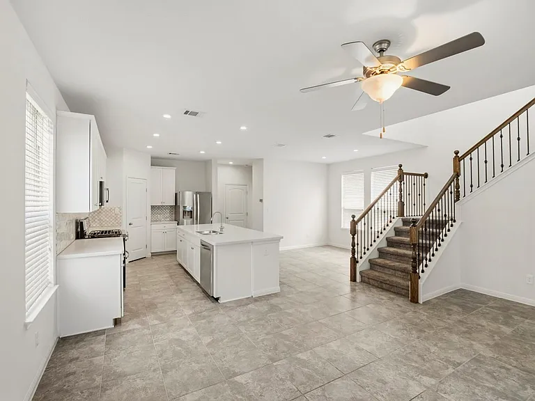 2937 Barbed Wire St — Photo 13