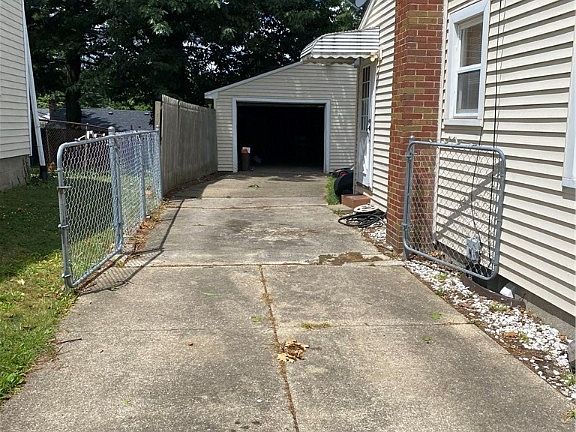 3rd image of 1428 Hartford Ave