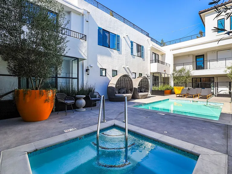 MODERNO La Granada Luxury Living — Photo 27