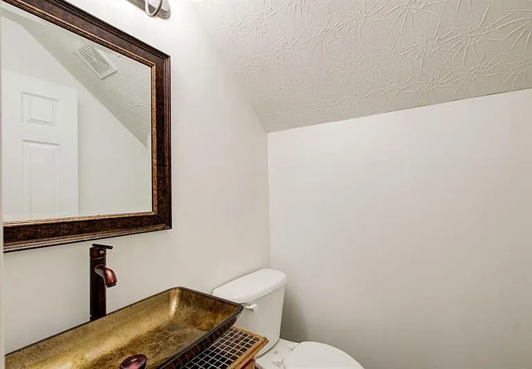 1204 Gates Cir SE — Photo 9