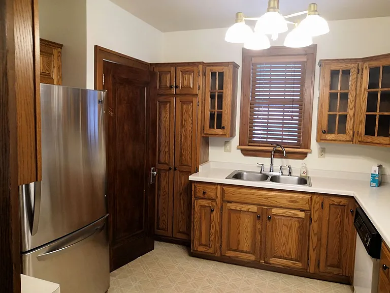 225 W Kent Rd — Photo 14