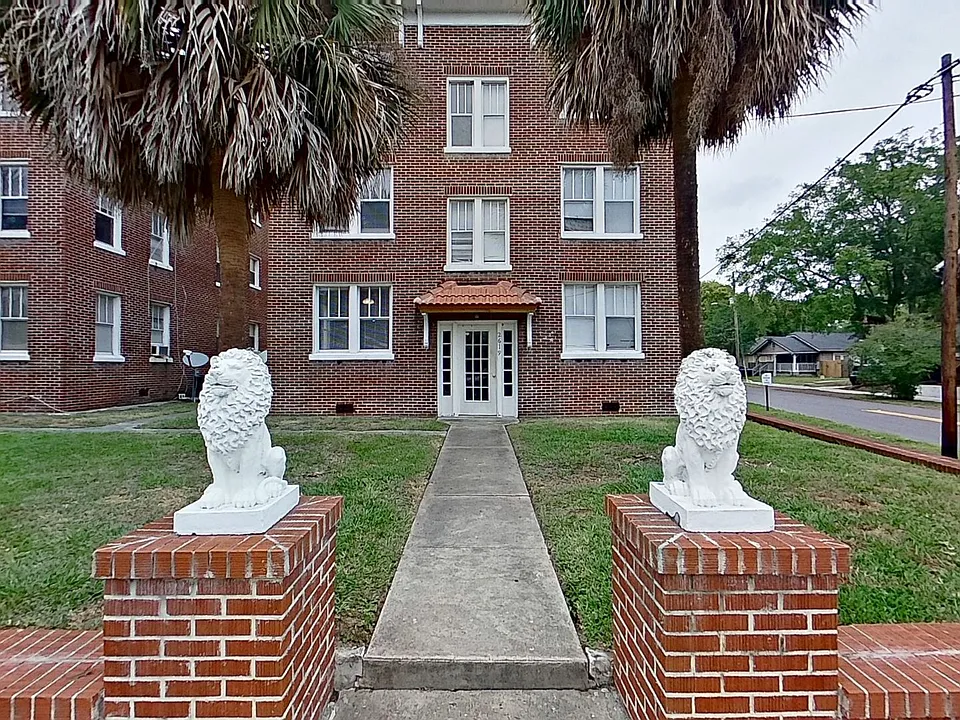 College St 2623