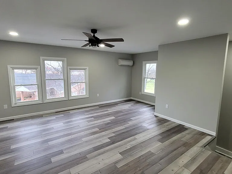 1351 E Mound St — Photo 11