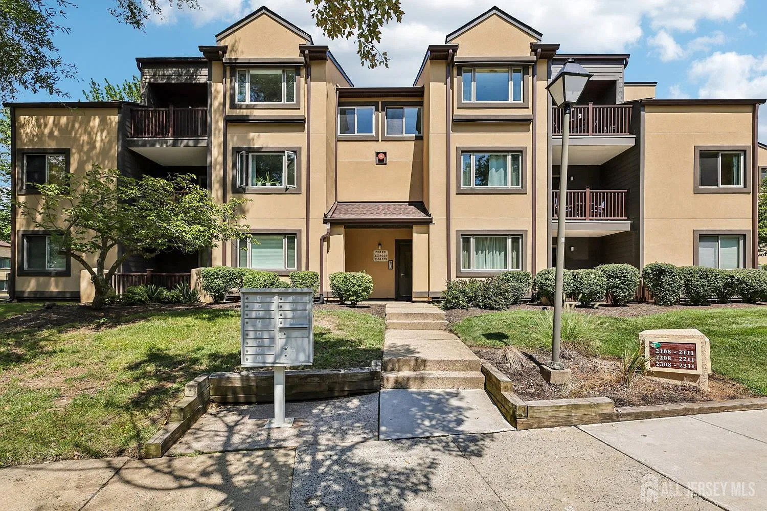 2 bed, 936 sqft, $2,500 — Photo 1